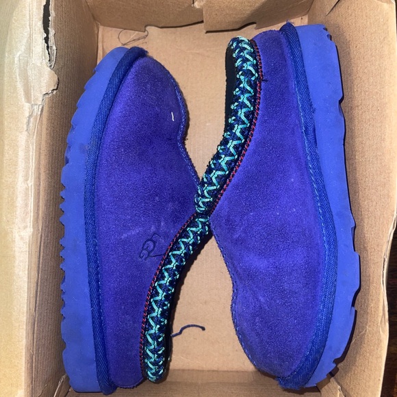 Uggs - Picture 2 of 6